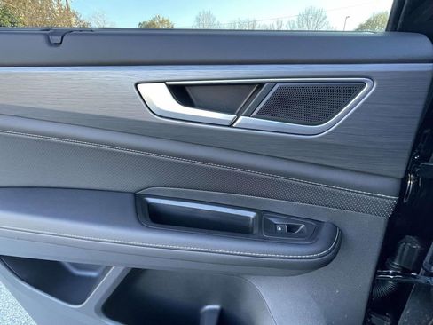 New 2026 Volkswagen Atlas Cross Sport SE FWD image 13