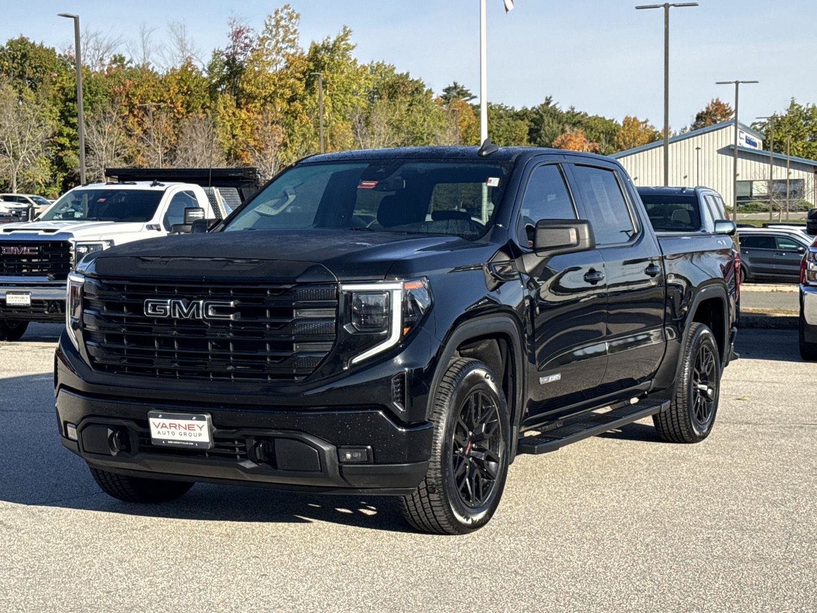 Used 2022 GMC Sierra 1500 Elevation w/ LPO, Elevation Black Package AWD/4WD image 1