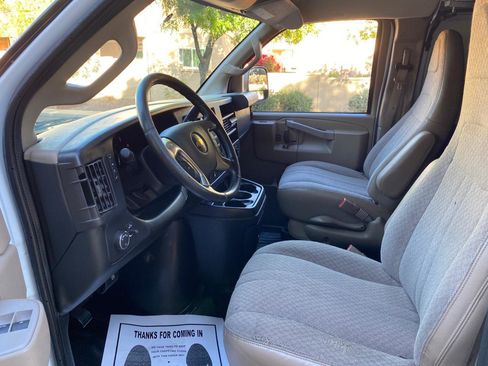 Used 2017 Chevrolet Express 3500 Extended image 37