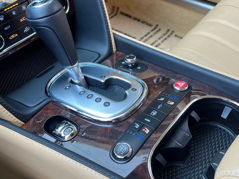 Used 2014 Bentley Flying Spur W12 AWD/4WD image 32