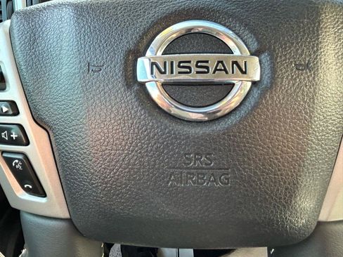 Used 2017 Nissan Titan PRO-4X w/ Pro-4x Convenience Package AWD/4WD image 19