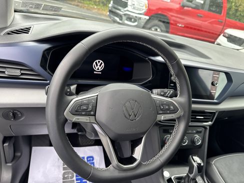 Used 2022 Volkswagen Taos SE image 18