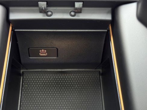 Used 2024 BMW X5 sDrive40i w/ M Sport Package image 39