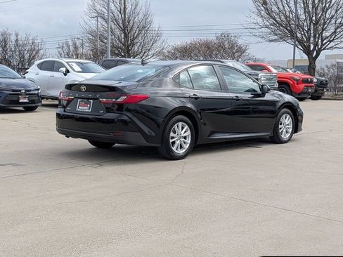 Used 2025 Toyota Camry LE image 6