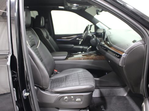 Certified 2023 Cadillac Escalade Sport Platinum w/ LPO, ONYX Package AWD/4WD image 30