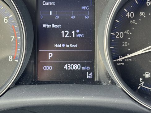 Used 2021 Toyota C-HR LE image 20