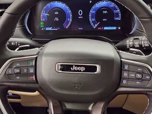 New 2025 Jeep Grand Cherokee Limited w/ Luxury Tech Group II image 19