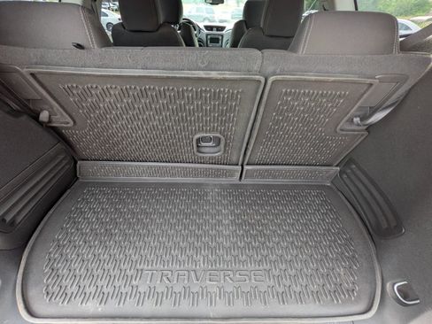Used 2017 Chevrolet Traverse LT w/ LPO, 'HIT The Road' Package FWD image 28
