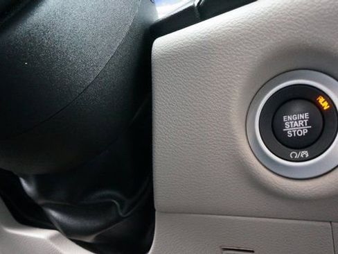 Used 2024 Chrysler Pacifica Touring-L image 24