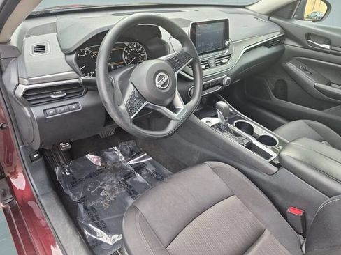 Used 2024 Nissan Altima 2.5 SV FWD image 12