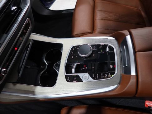Used 2025 BMW X7 M60i AWD/4WD image 36