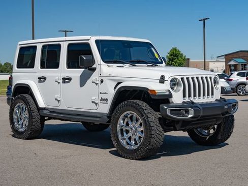 Used 2019 Jeep Wrangler Unlimited Sahara AWD/4WD image 8