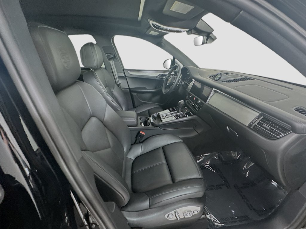 Certified 2026 Porsche Macan Turbo AWD/4WD image 29