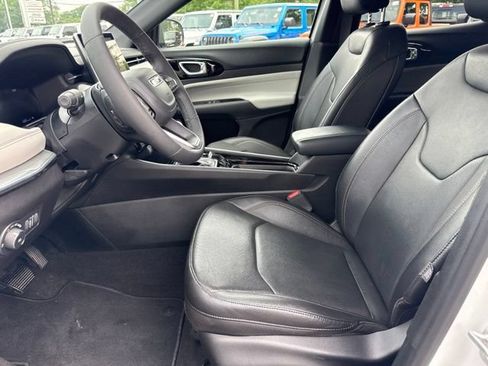 Used 2024 Jeep Compass Limited w/ Elite Group AWD/4WD image 18