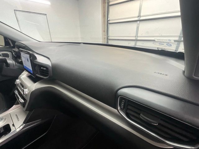 Used 2022 Ford Explorer XLT w/ Equipment Group 202A AWD/4WD image 13