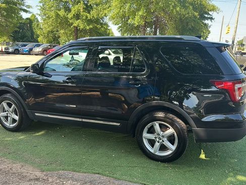 Used 2017 Ford Explorer XLT AWD/4WD image 4