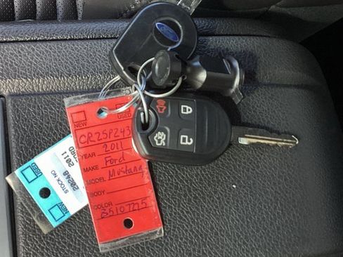 Used 2011 Ford Mustang Shelby GT500 w/ SVT Performance Pkg image 31