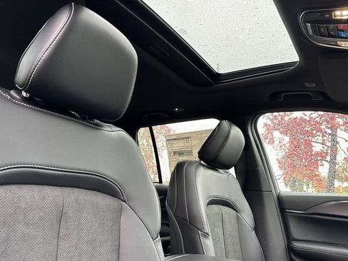 New 2025 Jeep Grand Cherokee Altitude image 16