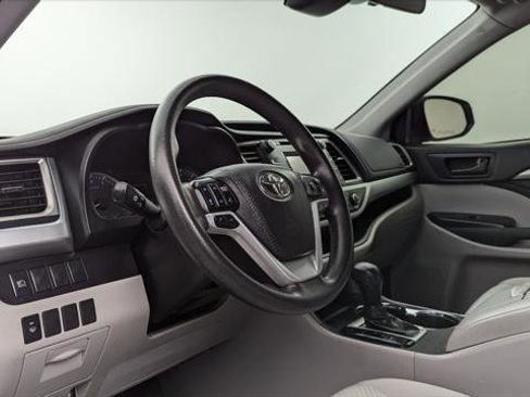Used 2019 Toyota Highlander LE image 23