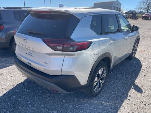 Used 2023 Nissan Rogue SV image 3
