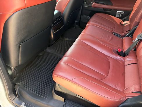 Used 2019 Lexus LX 570 4WD w/ Luxury Package image 39