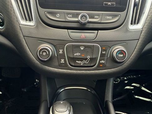 Used 2018 Chevrolet Malibu LT image 4