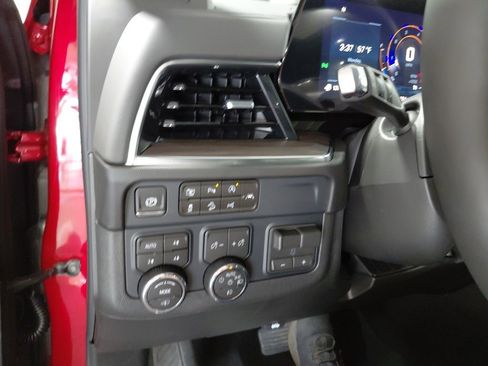 New 2026 Chevrolet Suburban Z71 w/ Z71 Off-Road Package AWD/4WD image 32