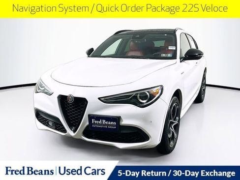 Used 2022 Alfa Romeo Stelvio Veloce image 3