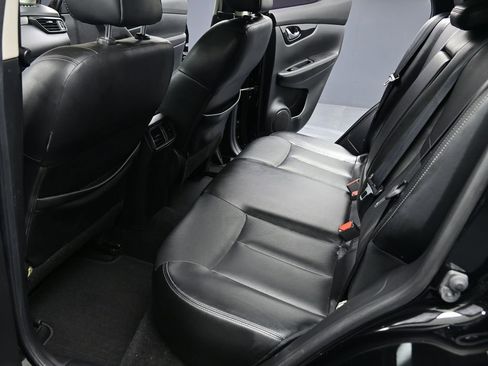 Used 2018 Nissan Rogue Sport SL w/ SL Premium Package image 18