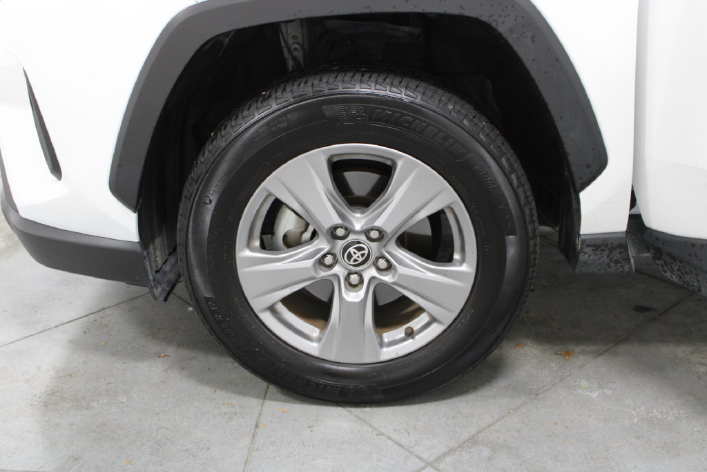Used 2025 Toyota RAV4 XLE AWD/4WD image 58
