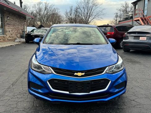 Used 2017 Chevrolet Cruze LT w/ Convenience Package image 3