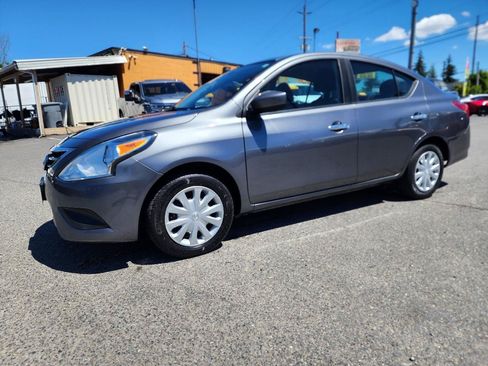 Used 2018 Nissan Versa SV FWD image 10