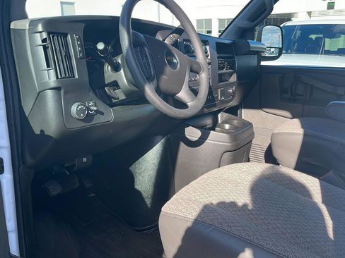 Used 2025 Chevrolet Express 3500 LT w/ LT Preferred Equipment Group image 4