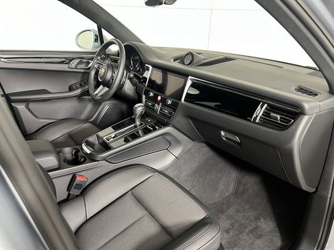 Certified 2025 Porsche Macan image 20