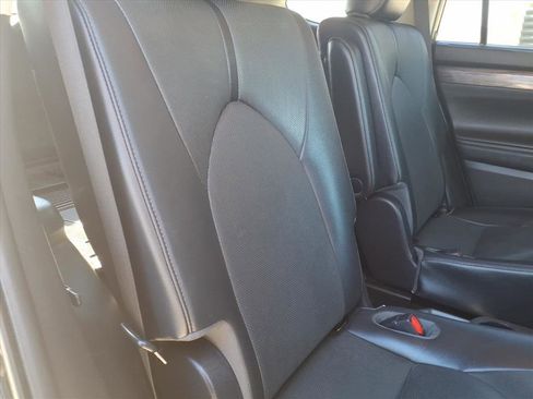 Used 2020 Toyota Highlander Limited image 15