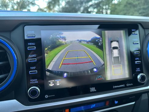 Used 2023 Toyota Tacoma Limited image 34