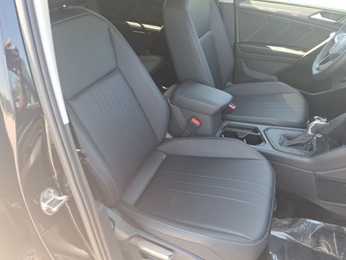 Used 2023 Volkswagen Tiguan SE FWD image 10