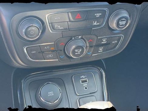 Used 2021 Jeep Compass Limited w/ Sun and Sound Group AWD/4WD image 22