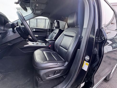 Used 2021 Ford Explorer XLT w/ Equipment Group 202A image 12