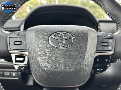 Used 2025 Toyota Camry SE image 32