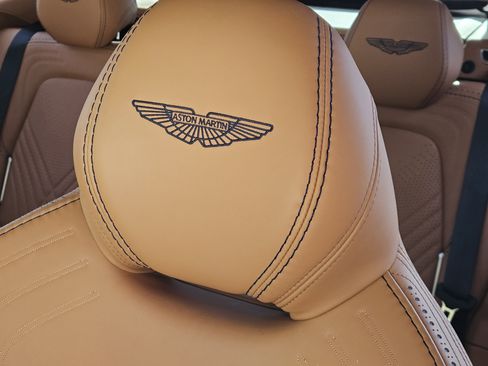 Used 2021 Aston Martin DBX image 16