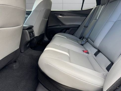 Used 2025 Toyota Camry SE w/ Convenience Package FWD image 16