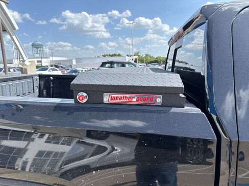Used 2022 GMC Sierra 1500 AT4 w/ AT4 Premium Package AWD/4WD image 8