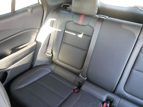 Used 2024 Chevrolet Trax RS w/ Sunroof Package image 12