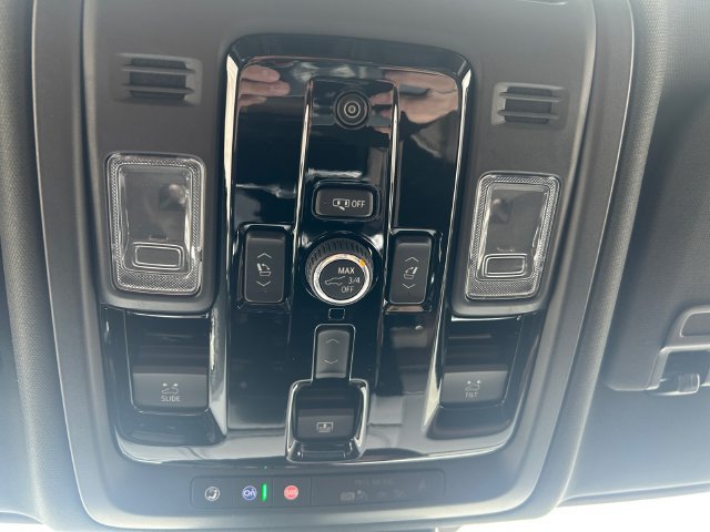 Used 2026 GMC Yukon Denali Ultimate AWD/4WD image 31