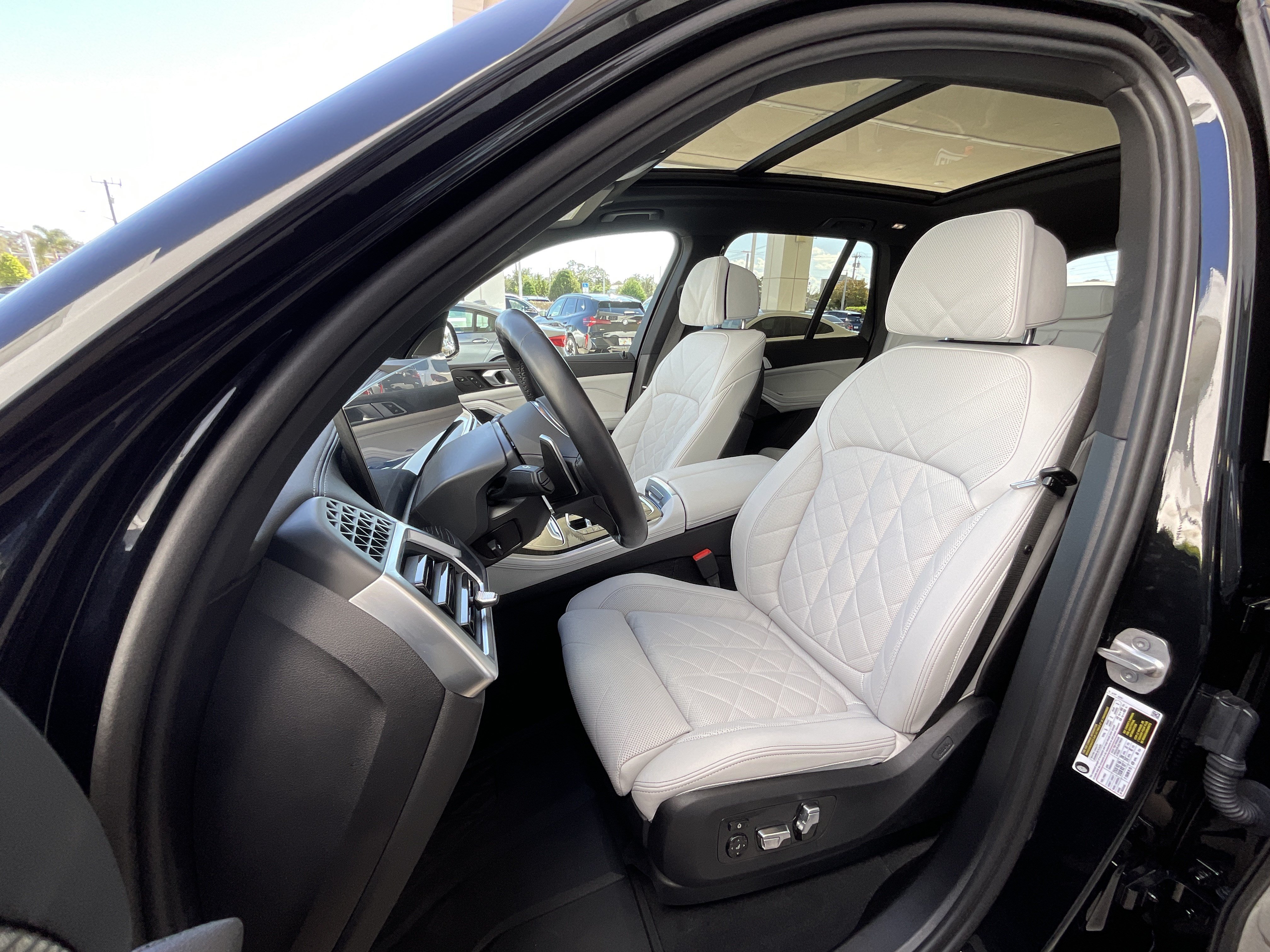 Certified 2025 BMW X5 sDrive40i w/ M Sport Package RWD image 11