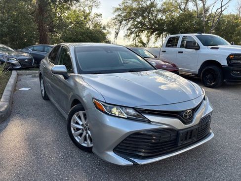 Used 2019 Toyota Camry LE image 4