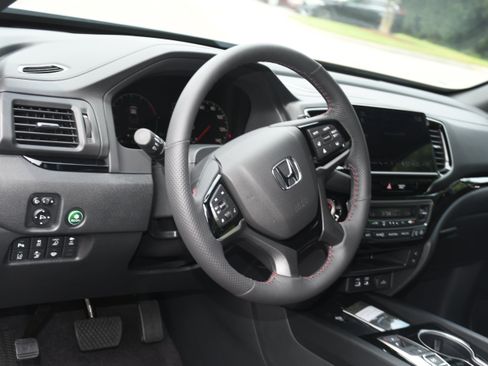 New 2026 Honda Ridgeline Black Edition image 4
