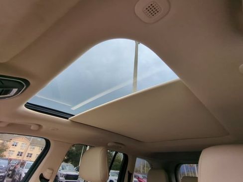 Used 2022 Jeep Grand Cherokee Limited w/ Luxury Tech Group II RWD image 24
