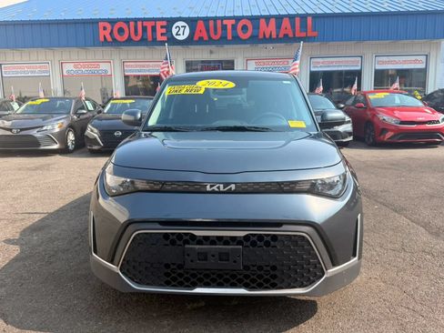 Used 2024 Kia Soul LX w/ Option Group 015 FWD image 3